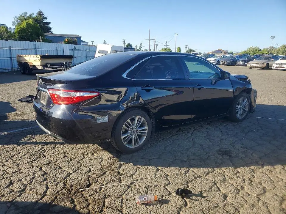 2015 TOYOTA CAMRY SE  