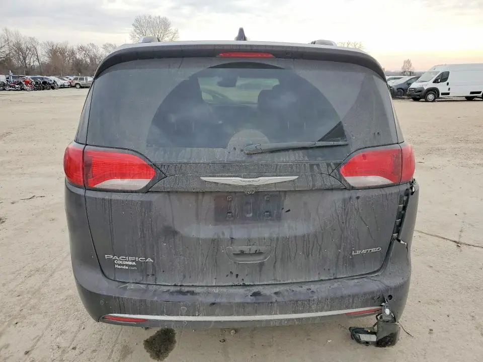 2017 CHRYSLER PACIFICA LIMITED  