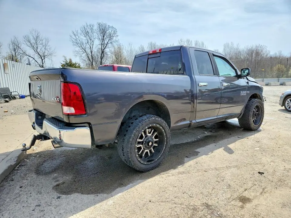 2016 RAM 1500 SLT  