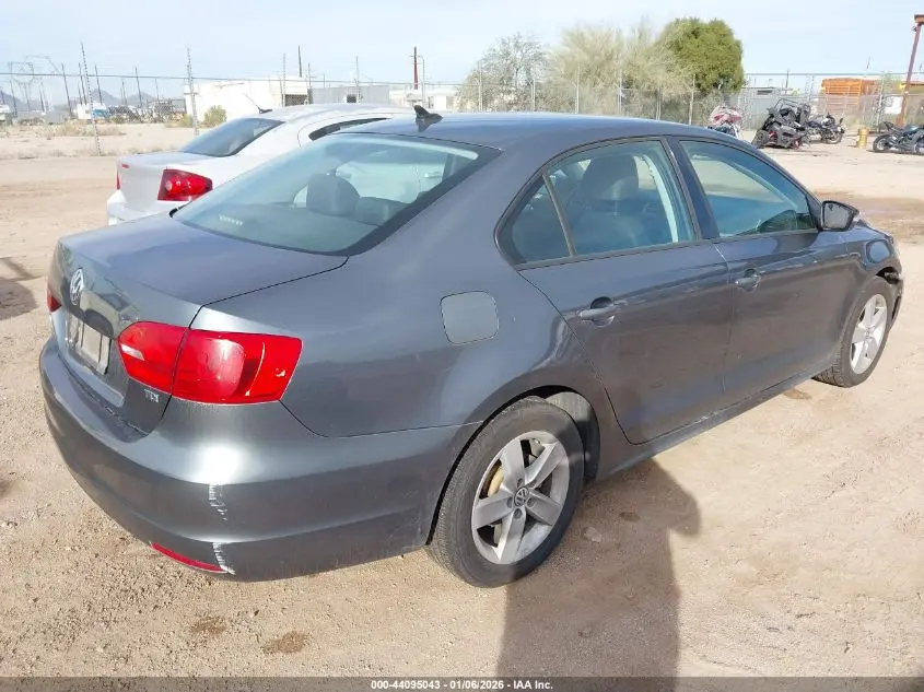 2012 VOLKSWAGEN JETTA 2.0L TDI