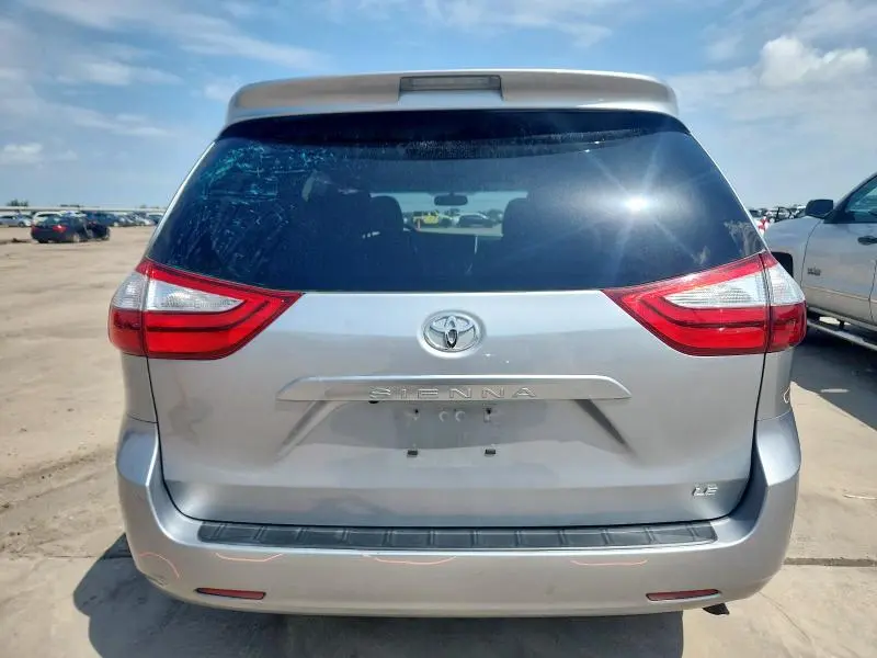 2016 TOYOTA SIENNA LE  