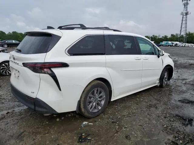 2025 TOYOTA SIENNA LE  