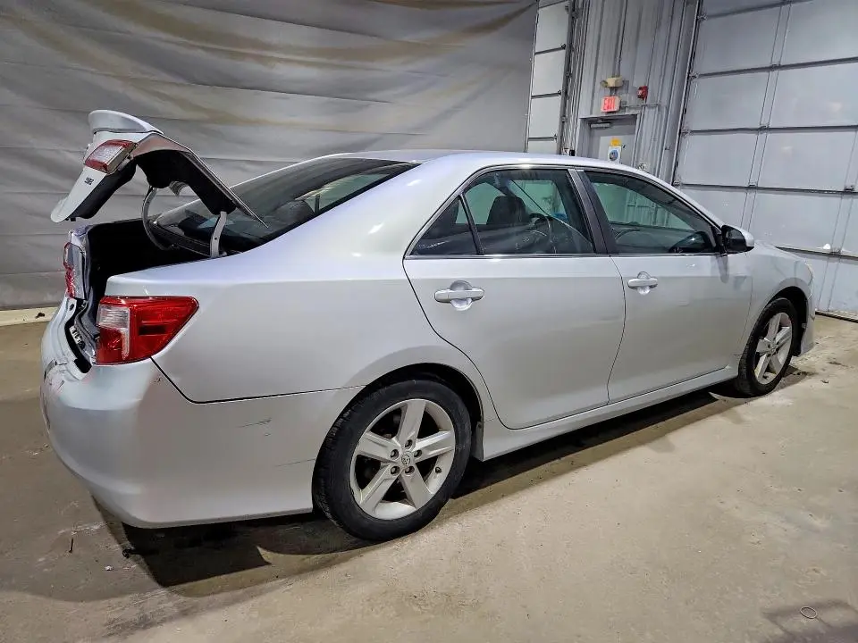 2014 TOYOTA CAMRY SE  