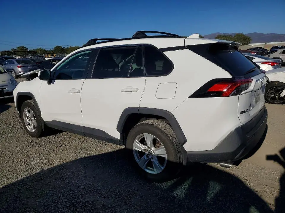 2021 TOYOTA RAV4 XLE  