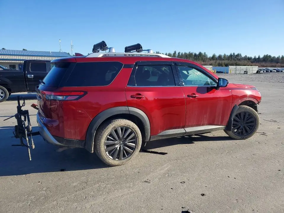 2023 NISSAN PATHFINDER SL  