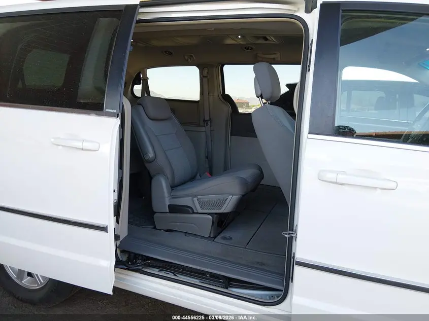 2010 CHRYSLER TOWN & COUNTRY TOURING