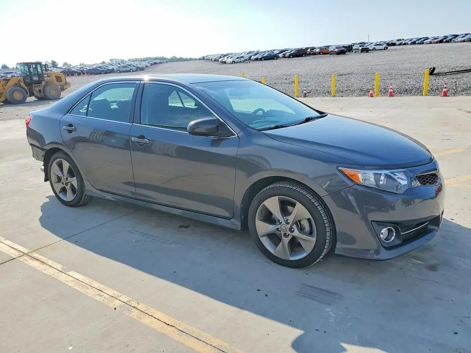 2012 TOYOTA CAMRY SE V6  