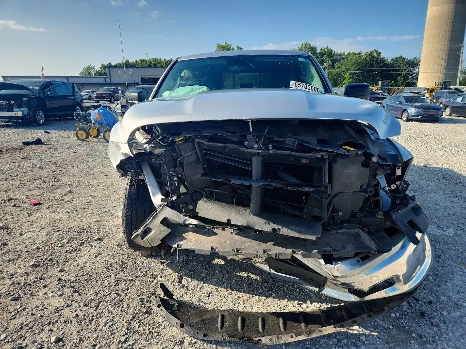 2017 RAM 1500 SLT  