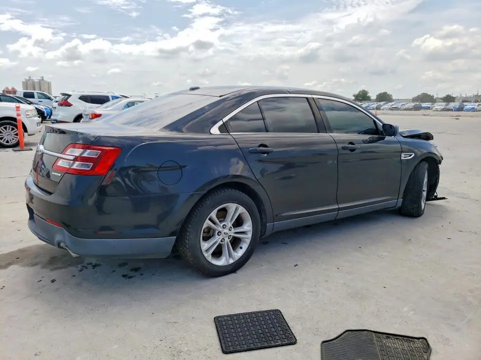 2015 FORD TAURUS SE  