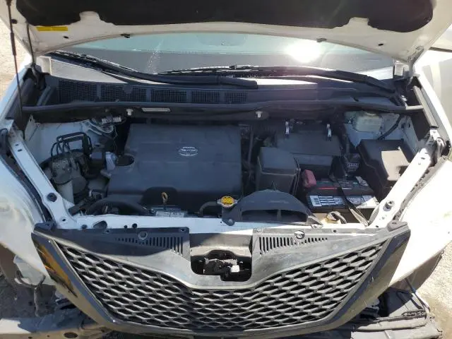 2016 TOYOTA SIENNA XLE  