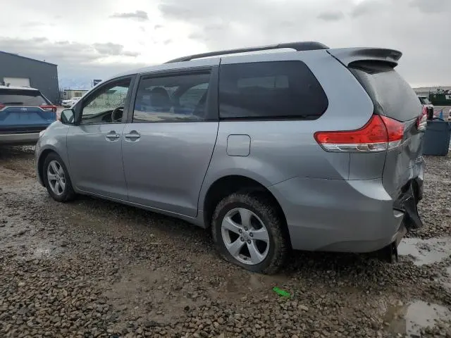 2011 TOYOTA SEINNA   