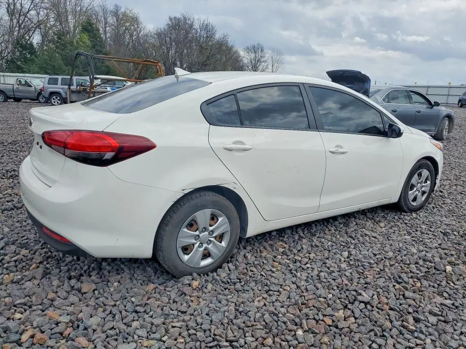 2017 KIA FORTE LX  