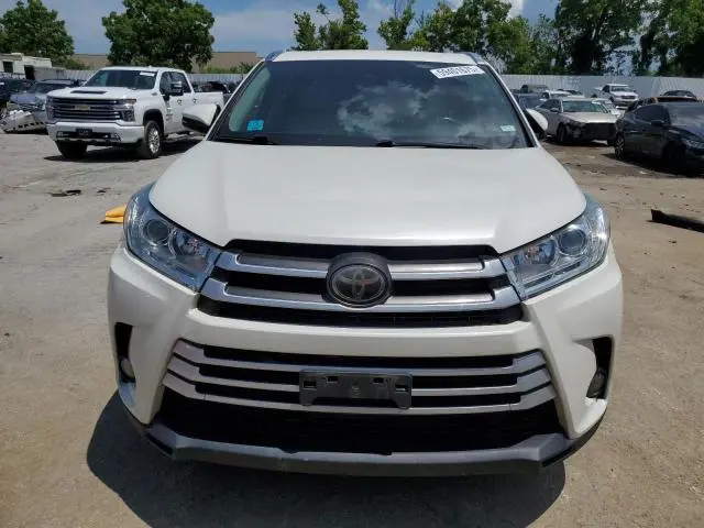 2017 TOYOTA HIGHLANDER SE  
