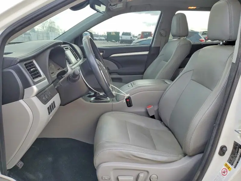 2017 TOYOTA HIGHLANDER XLE  