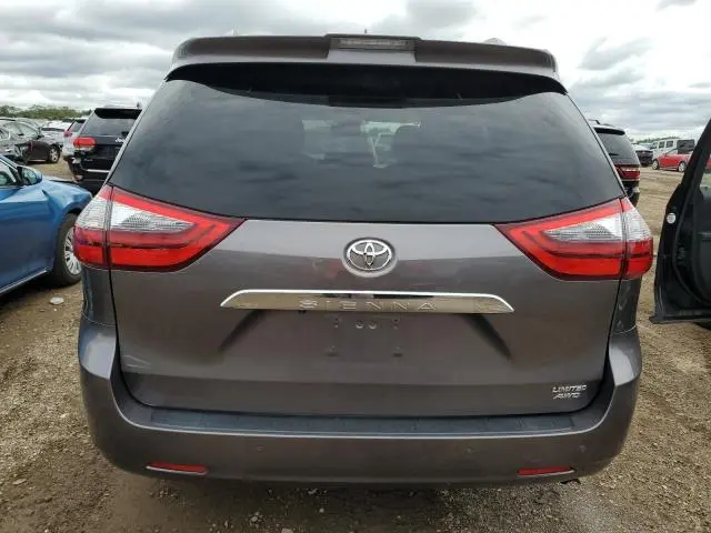 2020 TOYOTA SIENNA XLE  