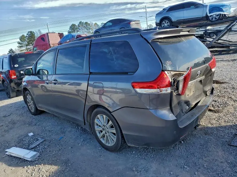 2014 TOYOTA SIENNA XLE  