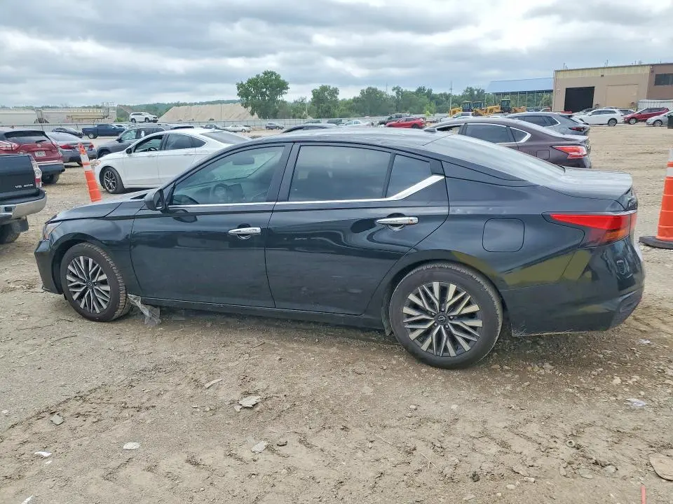 2024 NISSAN ALTIMA SV  