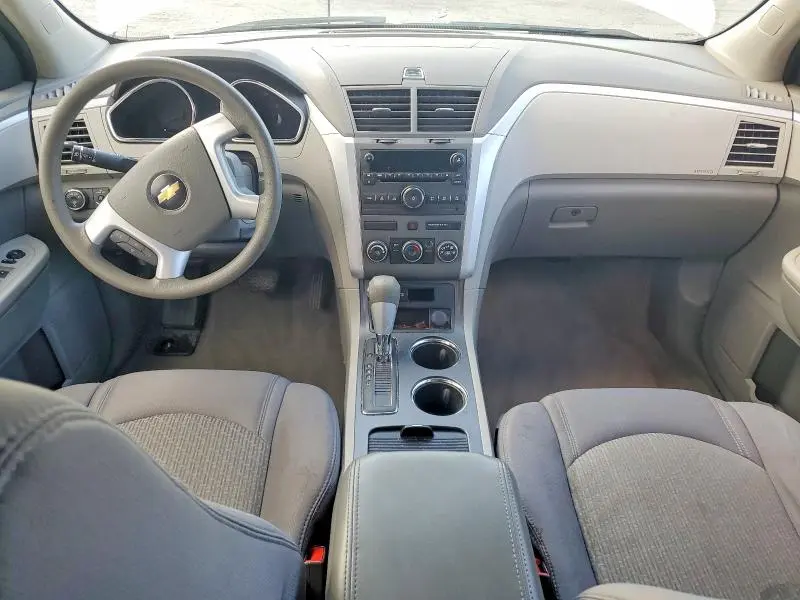 2010 CHEVROLET TRAVERSE LS  