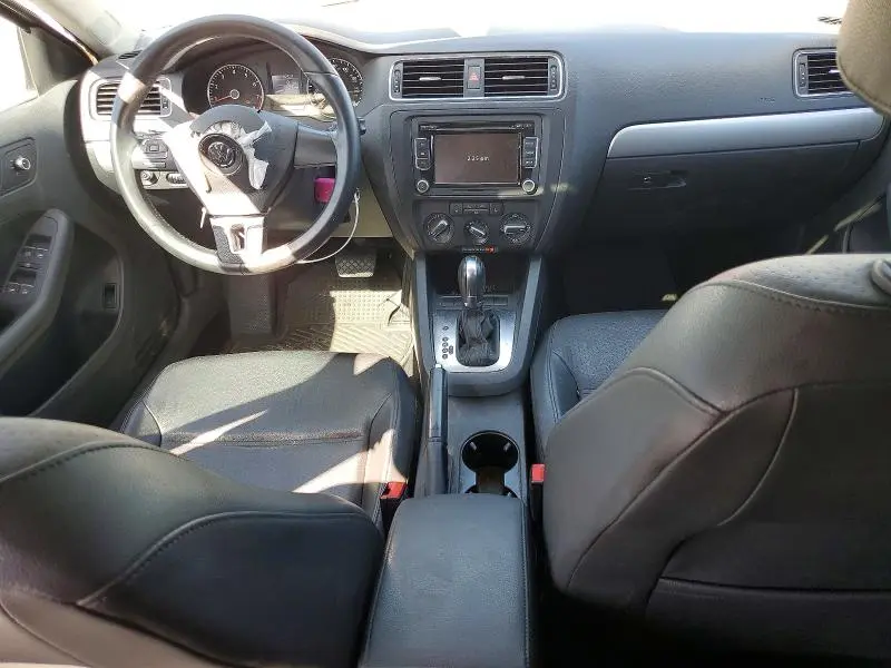 2013 VOLKSWAGEN JETTA SE  