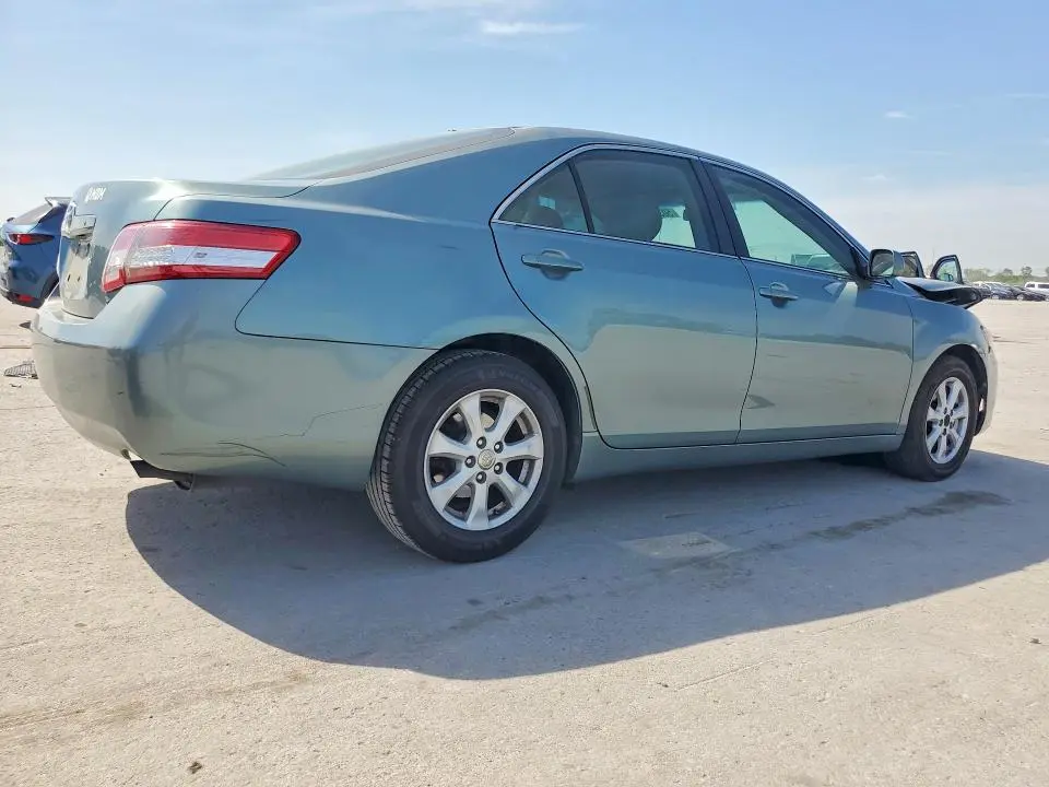 2011 TOYOTA CAMRY LE  