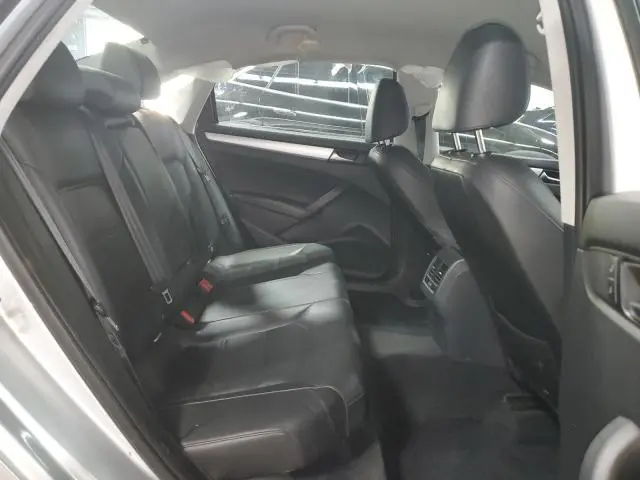 2013 VOLKSWAGEN PASSAT SE