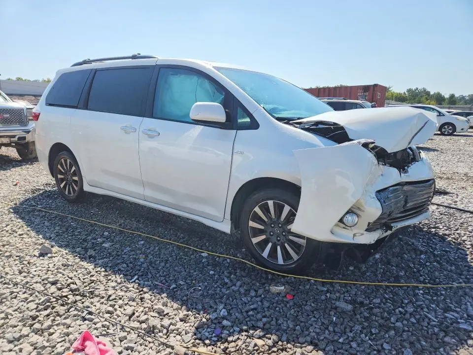 2018 TOYOTA SIENNA XLE 7-PASSENGER  