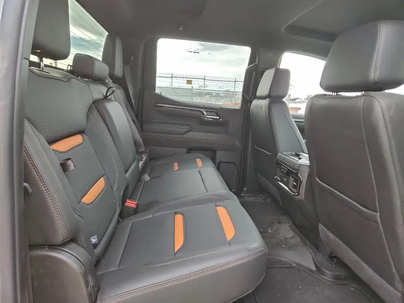 2025 GMC SIERRA K1500 AT4  