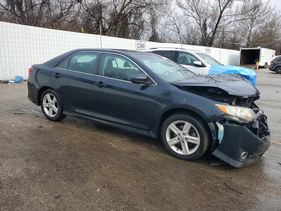 2014 TOYOTA CAMRY SE  
