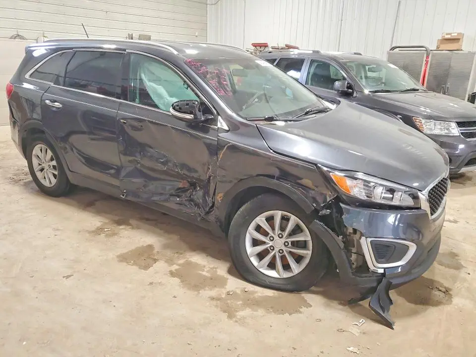 2017 KIA SORENTO LX  
