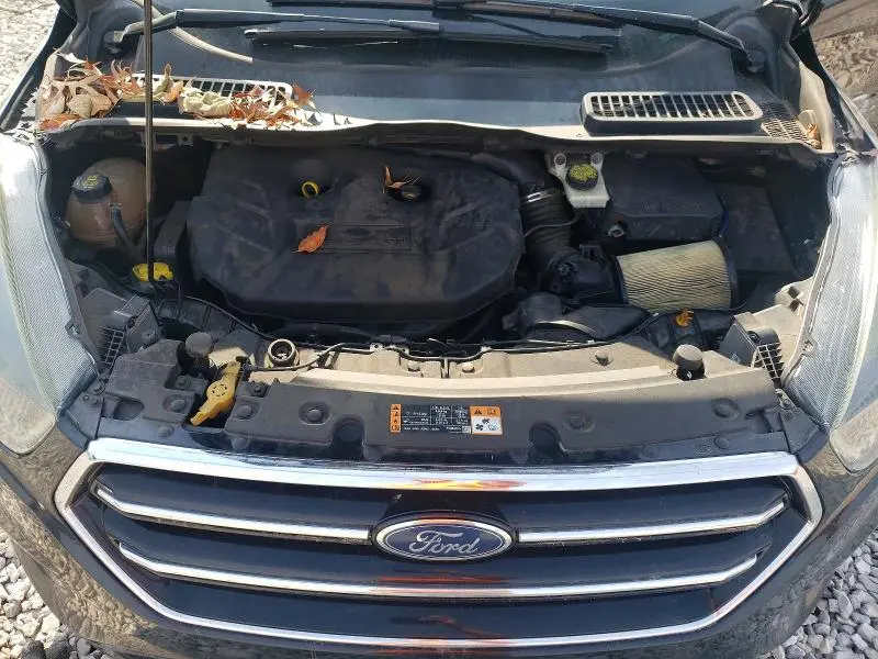2017 FORD ESCAPE SE  