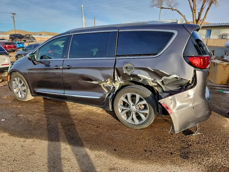 2017 CHRYSLER PACIFICA LIMITED  