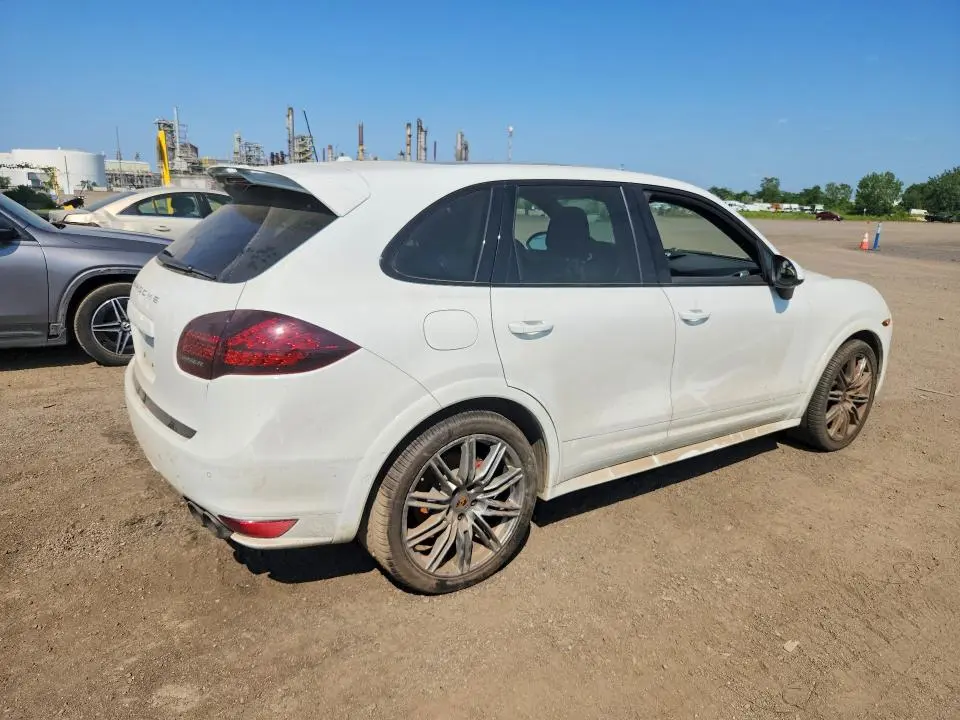 2014 PORSCHE CAYENNE   