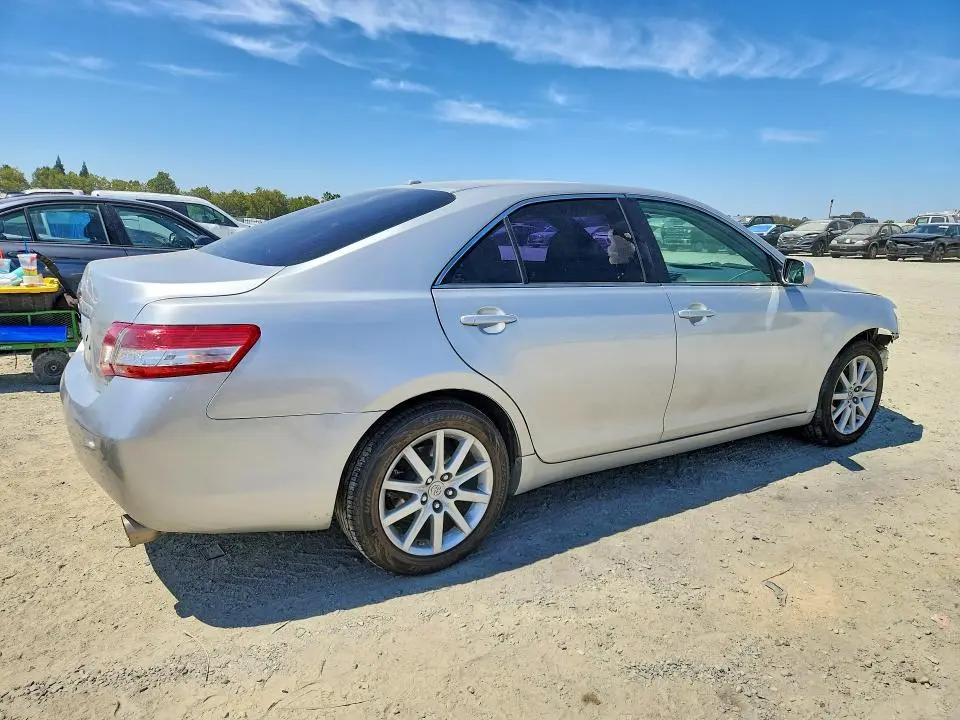 2011 TOYOTA CAMRY LE  