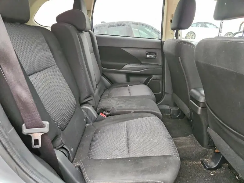 2017 MITSUBISHI OUTLANDER SE  