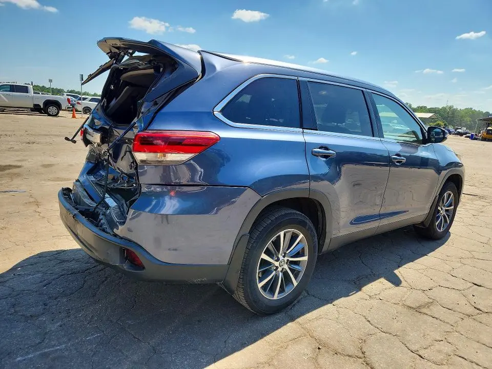 2019 TOYOTA HIGHLANDER XLE  