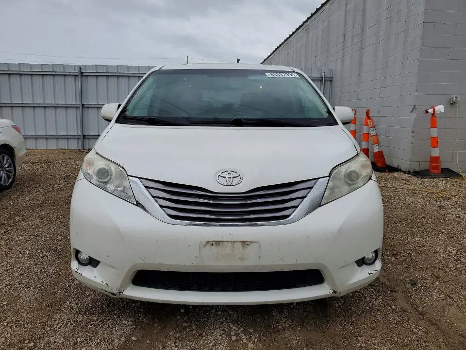 2017 TOYOTA SIENNA XLE 8-PASSENGER  