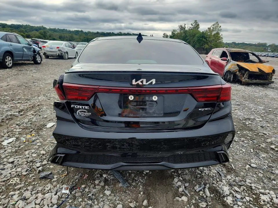 2024 KIA FORTE GT LINE  