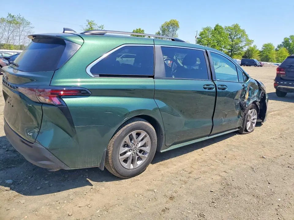 2025 TOYOTA SIENNA LE  