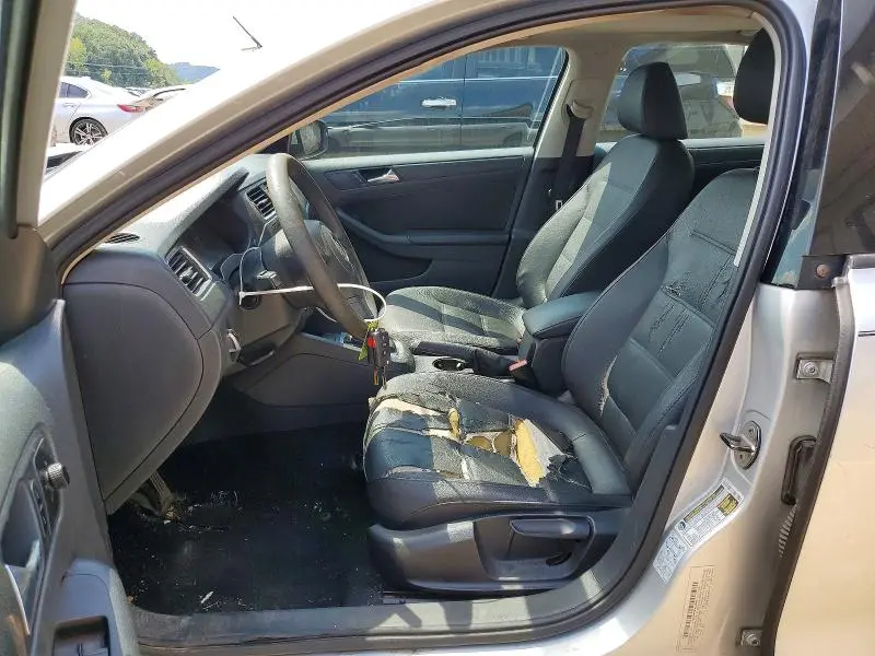 2011 VOLKSWAGEN JETTA SE  