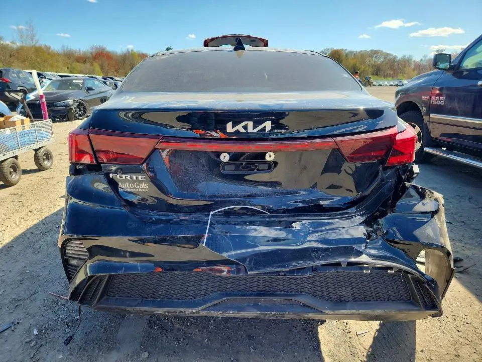 2023 KIA FORTE LXS  