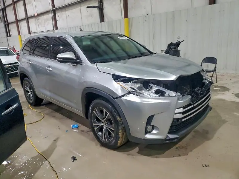 2017 TOYOTA HIGHLANDER LE  