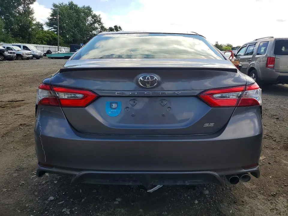 2018 TOYOTA CAMRY SE  