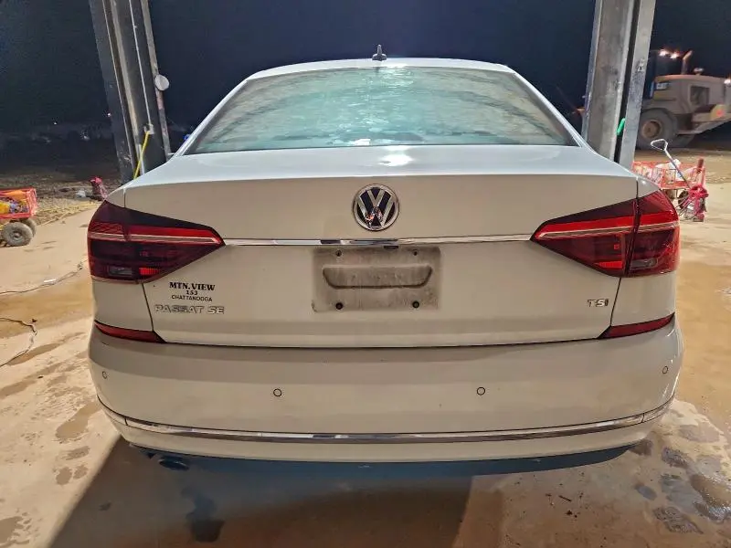 2017 VOLKSWAGEN PASSAT SE  