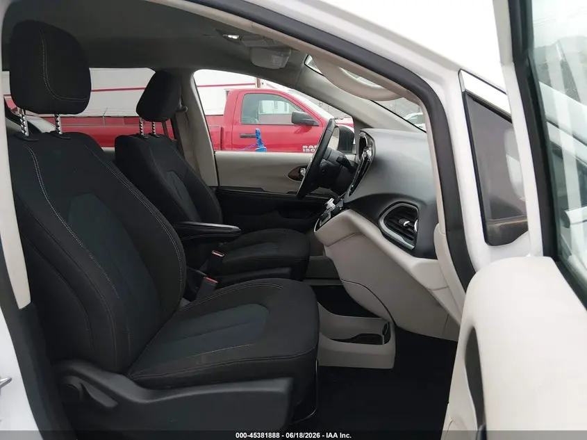 2022 CHRYSLER VOYAGER LX