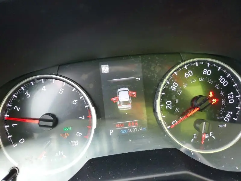 2021 TOYOTA RAV4 XLE  