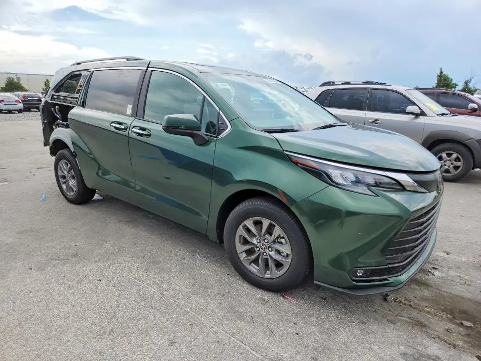 2026 TOYOTA SIENNA XLE 7-PASSENGER  
