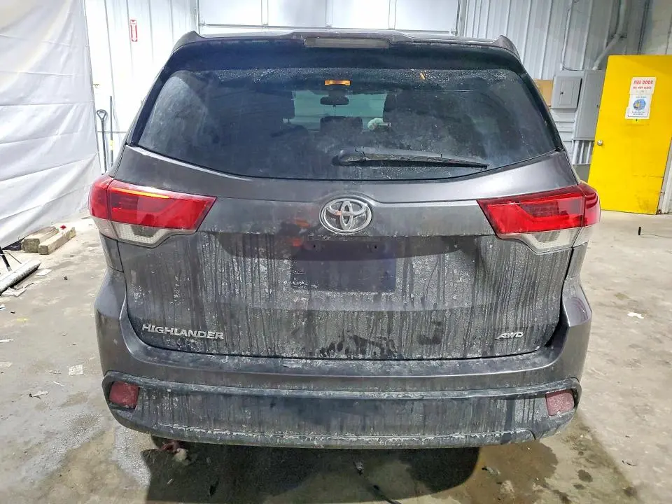 2019 TOYOTA HIGHLANDER LE  