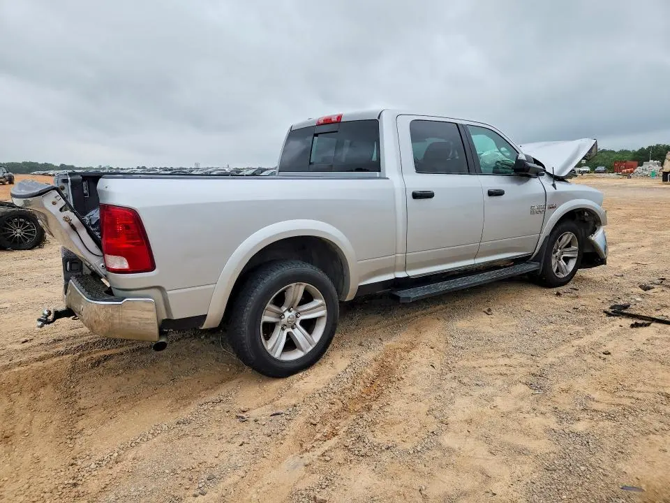2016 RAM 1500 SLT  