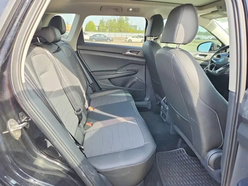 2025 VOLKSWAGEN TAOS SE BLACK  