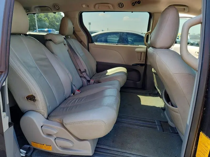 2011 TOYOTA SIENNA LE  
